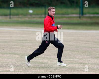 BILLERICAY, Royaume-Uni, JUILLET 25: George Barnacle de Hornchurch CC pendant Shepherd Neame Essex Cricket League Gooch Division entre Hornchurch CC et Burkhurst Hill CC au Harrow Lodge Park Cricket Club, Hornchurch le 25 juillet 2020 crédit: Action Foto Sport/Alay Live News Banque D'Images