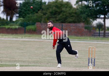 BILLERICAY, Royaume-Uni, JUILLET 25: Shane Barwick de Hornchurch CC pendant Shepherd Neame Essex Cricket League Gooch Division entre Hornchurch CC et Burkhurst Hill CC au Harrow Lodge Park Cricket Club, Hornchurch le 25 juillet 2020 crédit: Action Foto Sport/Alay Live News Banque D'Images