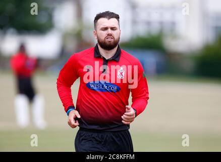BILLERICAY, Royaume-Uni, JUILLET 25: Shane Barwick de Hornchurch CC pendant Shepherd Neame Essex Cricket League Gooch Division entre Hornchurch CC et Burkhurst Hill CC au Harrow Lodge Park Cricket Club, Hornchurch le 25 juillet 2020 crédit: Action Foto Sport/Alay Live News Banque D'Images