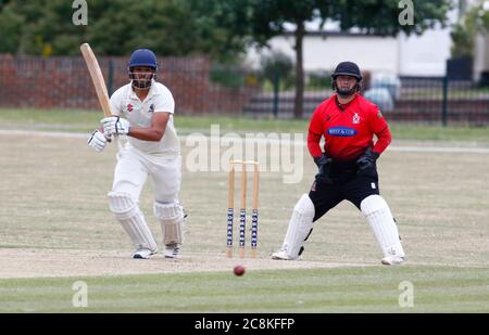 BILLERICAY, Royaume-Uni, JUILLET 25: Ryan Karunakaran de Buckhurst Hill CC pendant Shepherd Neame Essex Cricket League Gooch Division entre Hornchurch CC et Burkhurst Hill CC au Harrow Lodge Park Cricket Club, Hornchurch le 25 juillet 2020 crédit: Action Foto Sport/Alay Live News Banque D'Images
