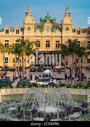 Casino de Monte Carlo à Monaco - VILLE DE MONTE CARLO, MONACO - 11 JUILLET 2020 Banque D'Images