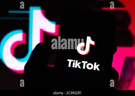 Brésil. 25 juillet 2020. Sur cette photo, un logo TikTok apparaît sur un smartphone. Crédit : SOPA Images Limited/Alamy Live News Banque D'Images