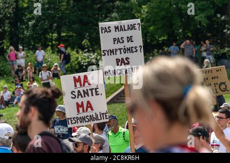 Montréal, Canada - 25 juillet 2020 : manifestation contre les masques obligatoires au Québec Banque D'Images
