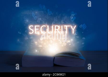 Inscription de sécurité. Lumière venant d'un livre ouvert avec la sécurité des mots. Banque D'Images