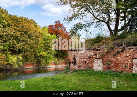 Vestiges d'un ancien fort, Baltiysk, région de Kaliningrad, Russie. Baltiysk, auparavant connu sous le nom de Pillau, est la ville occidentale ultime de la Russie. Banque D'Images