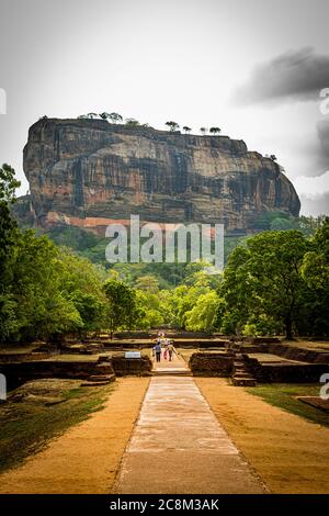 Chemin d'entrée à la forteresse de Sigiriya Rock (Lion Rock) au Sri Lanka Banque D'Images