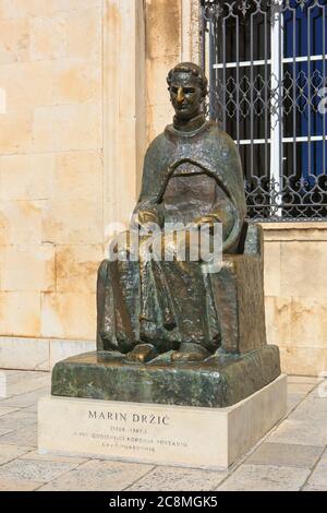 Monument à l'écrivain et dramaturge croate de la Renaissance Marin Drzic (1508-1567) à Dubrovnik, Croatie Banque D'Images