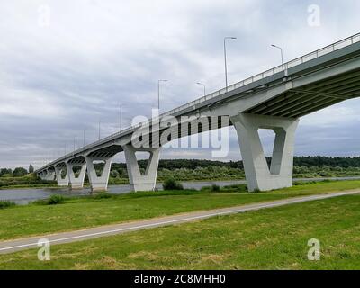 Pont Jurbarkas-Kiduliai à Jurbarkas, Lituanie (le pont du siècle) Banque D'Images