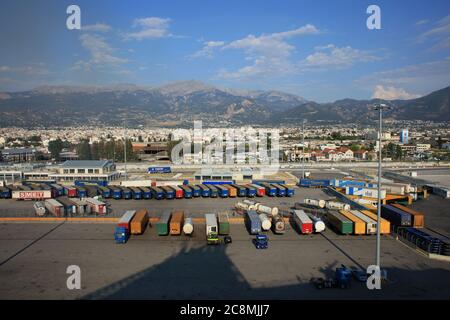 Patra , Grèce, lundi 4 juillet 2020 vue du port de la ville depuis le bateau Covid-19 saison vacances impression de haute qualité Banque D'Images