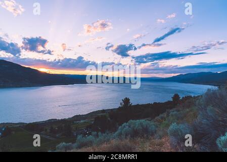 Vue panoramique sur le lac Okanagan depuis le mont Munson Banque D'Images