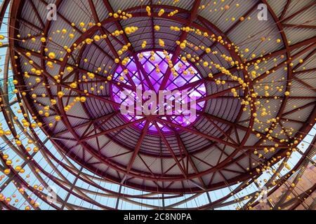 'The Aerial', sculpture suspendue au pavillon de la famille Robert H. Lorsch au California Science Center de Los Angeles. Banque D'Images