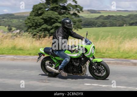 Kawasaki Motorbike Rider ; Kawasaki's Ninja ZX-6R transport à deux roues, motos, véhicule, routes, motos, cyclistes à moteur à Chorley, Royaume-Uni Banque D'Images