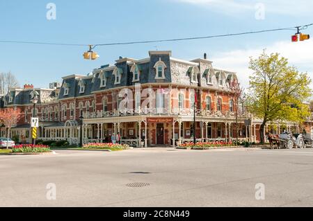 Niagara-on-the-Lake, Canada - le 25 avril 2012 : vue sur l'hôtel historique Prince of Wales au centre de Niagara-on-the-Lake, Canada Banque D'Images