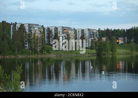 Bâtiments résidentiels au lac Saimaa à Lappeenranta, Finlande Banque D'Images