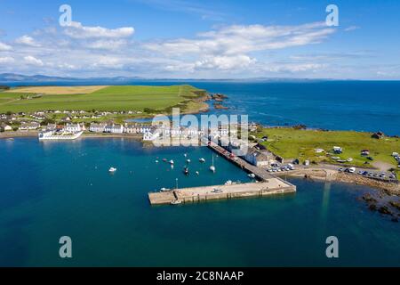 Vue aérienne de l'île de Whithorn et du port, Dumfries & Galloway, Écosse. Banque D'Images