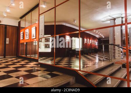 BUDAPEST, HONGRIE - 05 2019 MAI : intérieur du Théâtre dramatique de l'Atrium hongrois, boulevard Margit 55 Banque D'Images