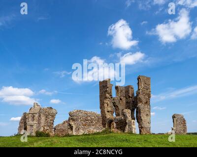 Les ruines de l'église du XIe siècle à Bawsey par un jour ensoleillé. Banque D'Images