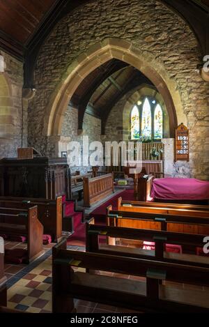 Intérieur de l'ancienne église en pierre à Alsop en le Dale, Derbyshire, Angleterre. Banque D'Images