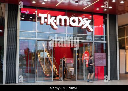 Varsovie, Pologne - 18 juin 2020 : entrée au magasin américain TK Maxx dans le centre-ville Banque D'Images