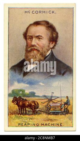 Une vieille carte à cigarettes (c. 1929) avec un portrait de Cyrus Hall McCormick (1809–1884) et une illustration de son machine en récolte dans un champ. McCormick était un inventeur et un homme d'affaires américain qui a fondé la McCormick Harvesting machine Company, qui a ensuite fait partie de la International Harvester Company en 1902. McCormick a parfois été reconnu comme le seul inventeur de la couche mécanique. Cependant, il a été l'un des nombreux ingénieurs concepteurs qui ont produit des modèles réussis dans les années 1830. Banque D'Images