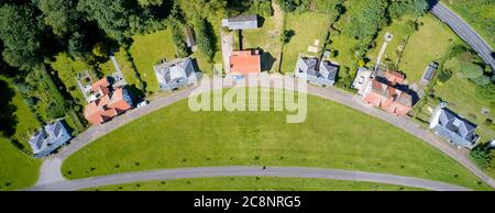 Campagne de luxe village rural en bord de mer de Kerrycroft vue aérienne d'en haut à Rothesay Banque D'Images