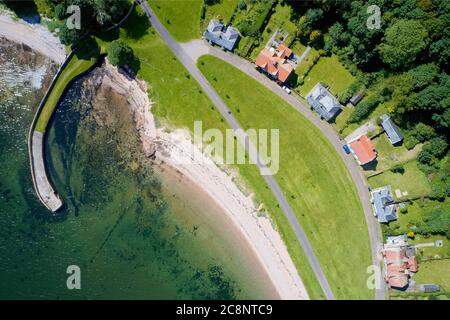 Campagne de luxe village rural en bord de mer de Kerrycroft vue aérienne d'en haut à Rothesay Banque D'Images