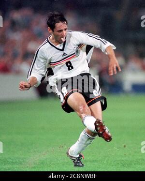 Westfalenstadion Dortmund Allemagne 8.9.1999, football: Qualification pour l'Euro 2000, Allemagne (GER) contre Irlande du Nord (NIR) 4:0 — Oliver NEUVILLE (GER) Banque D'Images