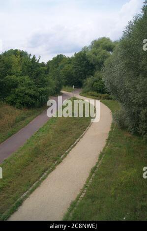 Blick von der Spekteistücke an der Straße am Kiesteich im Falkenhagener Feld / Spektenfeld in Berlin-Spandau in Richtung Westen Banque D'Images