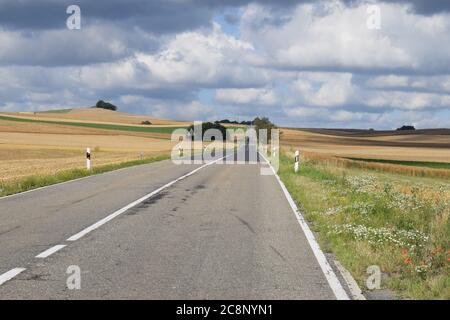 Le chemin à travers l'Eifel Banque D'Images