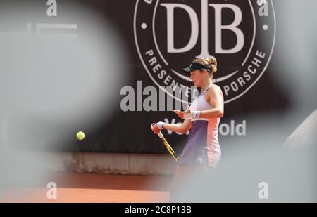 Versmold, Allemagne. 26 juillet 2020. Tennis: DTB German Pro Series, singles, femmes, finale, finale match, Zaja (TEC Waldau Stuttgart) - Korpatsch (The Club on the Alster). Anna Zaja joue un rôle de prémain. Credit: Friso Gentsch/dpa/Alay Live News Banque D'Images