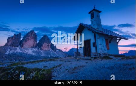 Rifugio Antonio Locatelli et Tre Cime Peaks, Alto Adige, Tyrol du Sud, Italie Banque D'Images