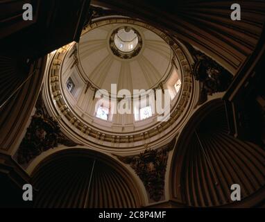 INTÉRIEUR DE LA IGLESIA DE LA NATIVIDAD - CUPULA DE LA CAPILLA DE SAN FAUSTO - 1691. Auteur: ROMAN MATIAS. LIEU: IGLESIA DE LA NATIVIDAD. MEJORADA DEL CAMPO. MADRID. ESPAGNE. Banque D'Images