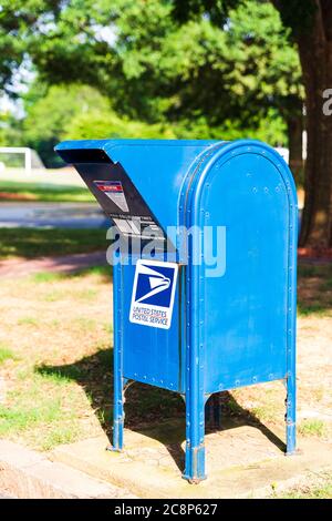 Mooresville, NC, USA: Boîte de dépôt de courrier du service postal des États-Unis. Banque D'Images