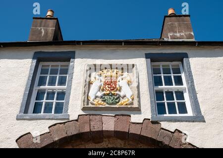 Armoiries royales écossaises au-dessus de l'entrée « The Pend » du Prieuré de Whithorn, de Whithorn, de Dumfries et de Galloway, en Écosse, au Royaume-Uni Banque D'Images