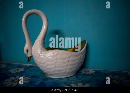 pièce de démonstration de swan en porcelaine Banque D'Images