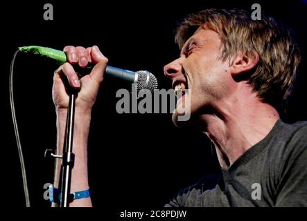 Hultsfred, Suède 20020614 Brett Anderson, chanteur du groupe Suede, se interprétant au Festival Hultsfred. Photo Jeppe Gustafsson Banque D'Images