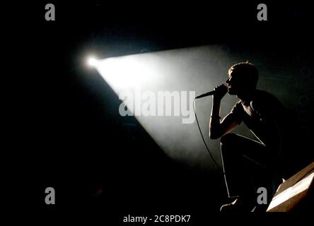 Hultsfred, Suède 20020614 Brett Anderson, chanteur du groupe Suede, se interprétant au Festival Hultsfred. Photo Jeppe Gustafsson Banque D'Images