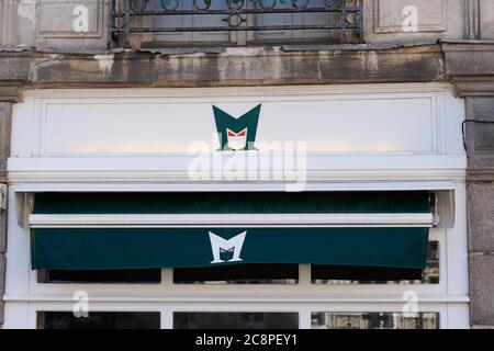 Bordeaux , Aquitaine / France - 07 22 2020 : logo mephisto sur boutique de chaussures de luxe Banque D'Images