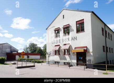 Hedemora, Suède - 10 juillet 2020 : le bâtiment de l'école élémentaire Stureskolan. Banque D'Images