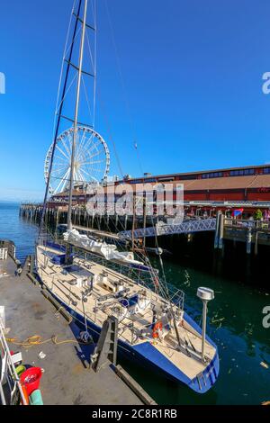 Seattle, USA - 21 juillet 2018 - yacht moderne amarré dans le port de Seattle, USA Banque D'Images