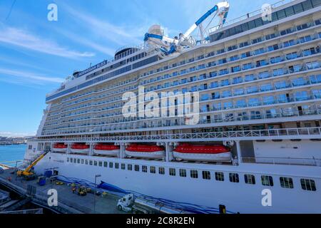 Seattle, États-Unis - 21 juillet 2018 - le navire de croisière moderne Norwegian Bliss a amarré dans le port de Seattle Banque D'Images
