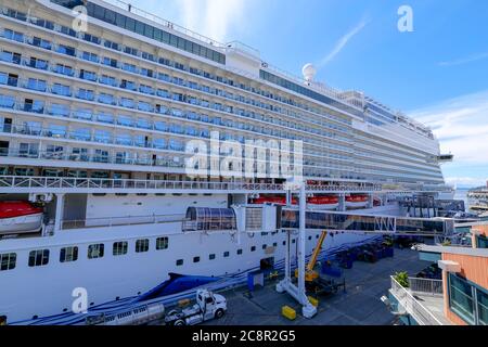 Seattle, États-Unis - 21 juillet 2018 - le navire de croisière moderne Norwegian Bliss a amarré dans le port de Seattle Banque D'Images