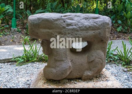 Autel 59, l'Ase-Jaguar, des ruines d'Olmec de la Venta. Période préclassique (700-400 av. J.-C.). Musée la Venta, Villahermosa, Mexique. Banque D'Images