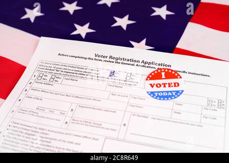 Demande d'inscription des électeurs aux élections présidentielles de 2020, sur fond de drapeau américain. Banque D'Images