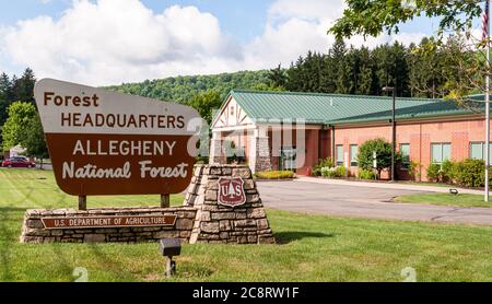 Bâtiment du quartier général de la forêt nationale d'Allegheny, Warren, Pennsylvanie, États-Unis Banque D'Images