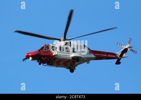 G-MCGT, un AgustaWestland AW189 exploité par Bristow Helicopters au nom de HM, garde-côtes à l'aéroport de Prestwick en Ayrshire. Banque D'Images