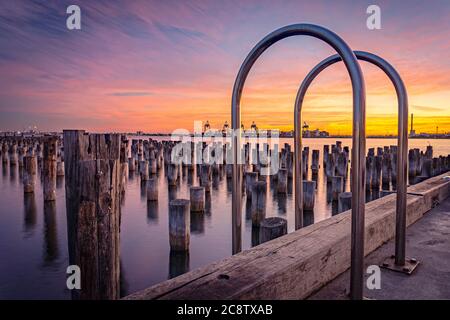 Jetée historique de Princes au coucher du soleil, Port Melbourne, Australie Banque D'Images