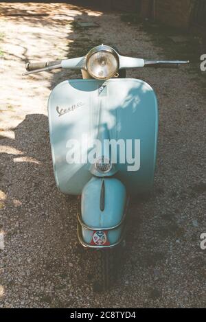 terni.italy juillet 27 2020:vespa spécial 50 vintage piaggio détail de l'avant Banque D'Images
