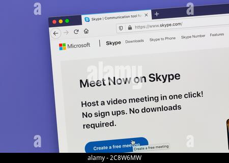 Ostersund, Suède - 27 juillet 2020 : site Web Skype sur écran d'ordinateur. Skype est une application de télécommunications spécialisée dans la fourniture de c vidéo Banque D'Images