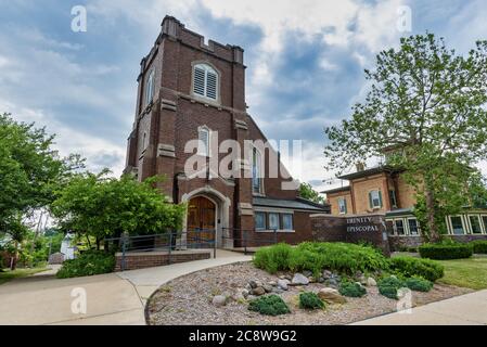 GRAND LEDGE, ÉTATS-UNIS - 21 juin 2020 : GRAND LEDGE, MI – 21 juin : vue extérieure de l'église épiscopale Trinity à Grand Ledge, MI, le 21 juin 2020 Banque D'Images